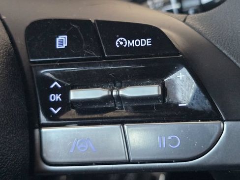 Used 2021 Hyundai Elantra SE w/ Cargo Package FWD image 10