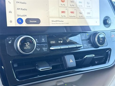 Used 2024 Toyota Highlander XLE image 18