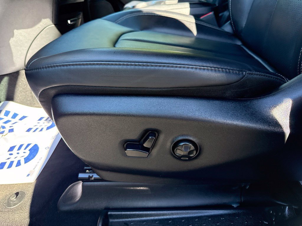 Used 2025 Chrysler Pacifica Select FWD image 9
