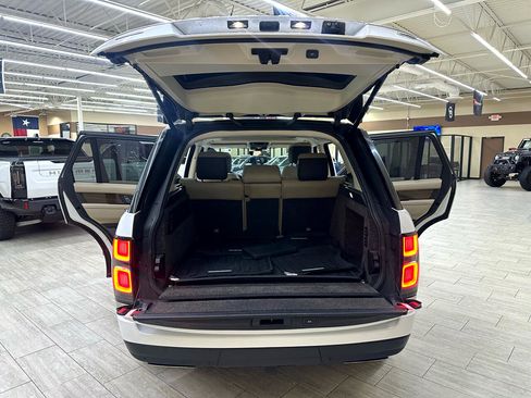 Used 2018 Land Rover Range Rover Supercharged image 12