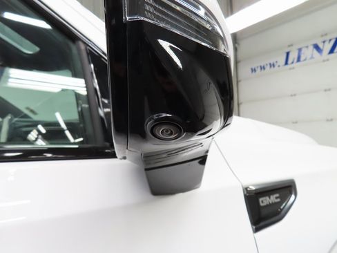 Used 2024 GMC Yukon AT4 image 47