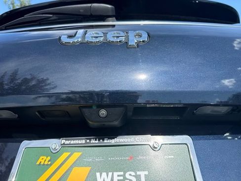 Used 2023 Jeep Grand Cherokee L Limited AWD/4WD image 16