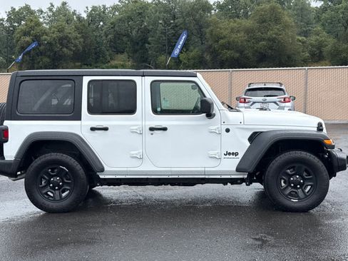 Used 2025 Jeep Wrangler Unlimited Sport AWD/4WD image 2