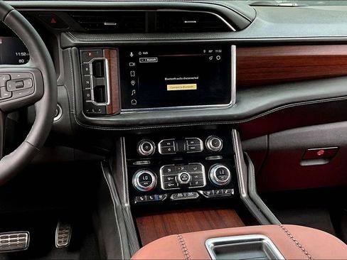 Used 2023 GMC Yukon Denali Ultimate AWD/4WD image 9