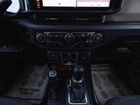 New 2025 Jeep Gladiator Willys image 31