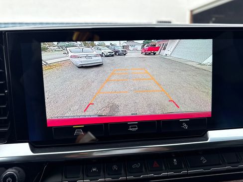 Used 2024 Chevrolet Silverado 1500 LT Trail Boss w/ Convenience Package II image 20