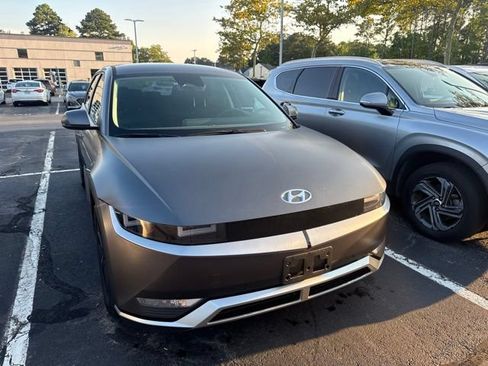 Used 2024 Hyundai Ioniq 5 SEL AWD/4WD image 2