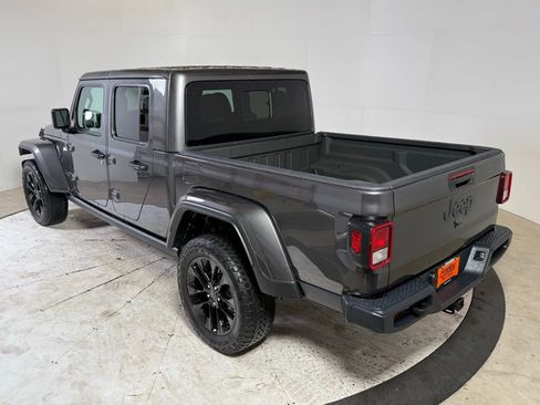 Certified 2025 Jeep Gladiator Nighthawk image 5