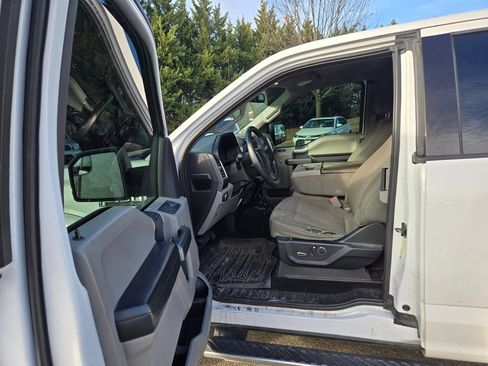 Used 2016 Ford F150 XLT w/ Equipment Group 302A Luxury AWD/4WD image 9