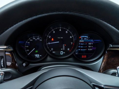 Certified 2026 Porsche Macan image 15