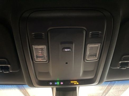 Used 2021 Chevrolet Suburban LS AWD/4WD image 23