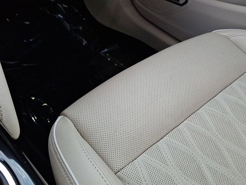 Certified 2022 Buick Envision Avenir w/ Technology Package II image 26