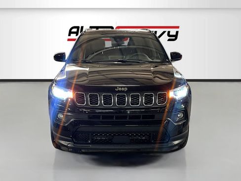 Used 2025 Jeep Compass Latitude AWD/4WD image 2