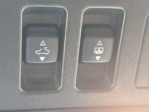 Used 2025 Nissan Rogue Platinum w/ Platinum Premium Package FWD image 25