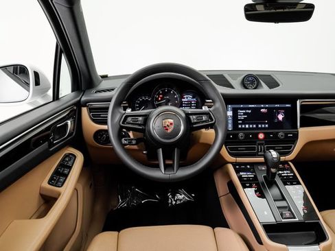 Certified 2026 Porsche Macan AWD/4WD image 6