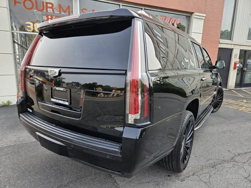Used 2017 Cadillac Escalade ESV 4WD image 12