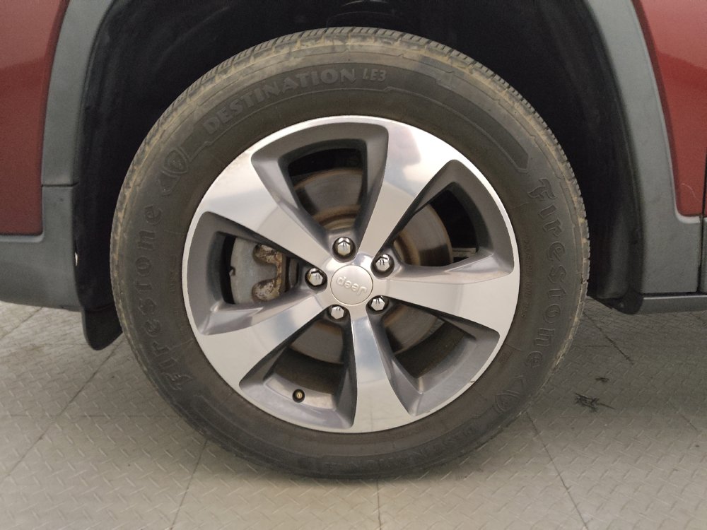 Used 2019 Jeep Cherokee Limited AWD/4WD image 31