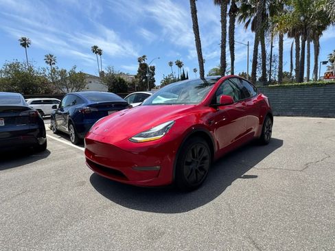 Used 2024 Tesla Model Y Long Range AWD/4WD image 11