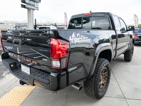 Used 2022 Toyota Tacoma SR5 AWD/4WD image 11