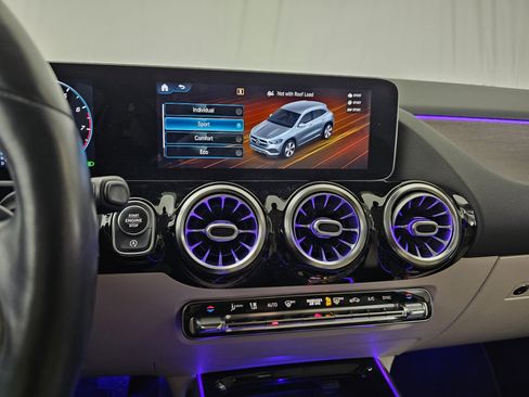 Used 2021 Mercedes-Benz GLA 250 4MATIC image 37