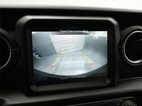 Used 2021 Jeep Wrangler Unlimited Sahara w/ Cold Weather Group image 6