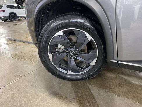 Certified 2024 Nissan Rogue SV image 33