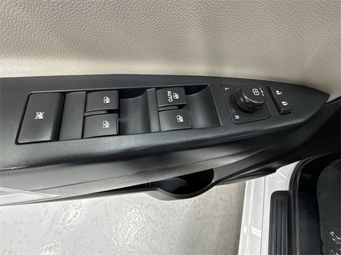 Used 2014 Chevrolet Captiva Sport LTZ image 13