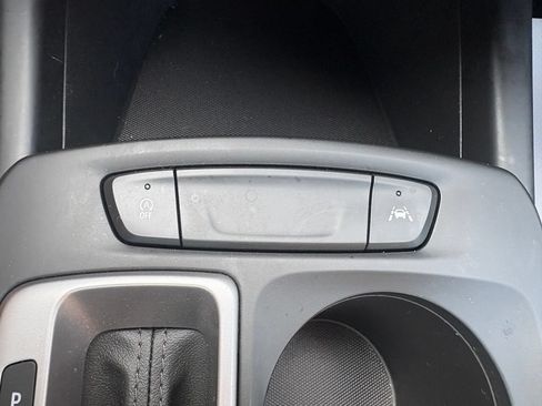 Used 2025 Chevrolet Trax LS FWD image 4