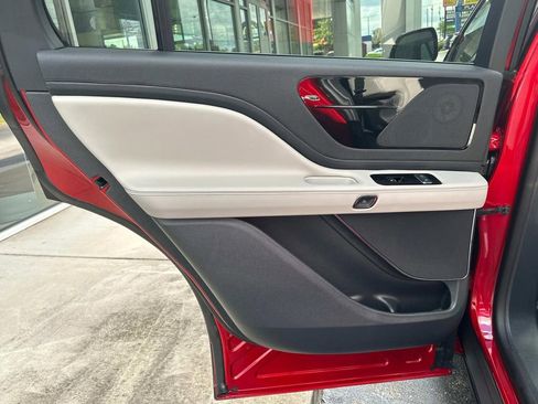 New 2025 Lincoln Aviator 2WD image 23