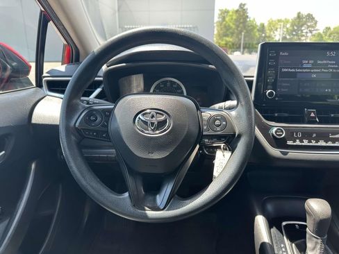 Used 2021 Toyota Corolla LE FWD image 11
