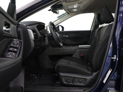 Used 2025 Nissan Rogue SV image 24