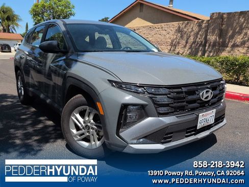 Used 2025 Hyundai Tucson SE FWD image 1