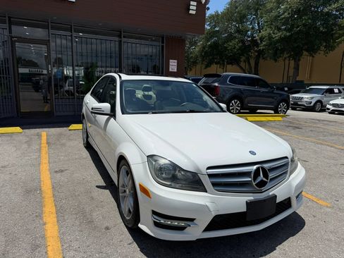 Used 2013 Mercedes-Benz C 250 Sedan image 3