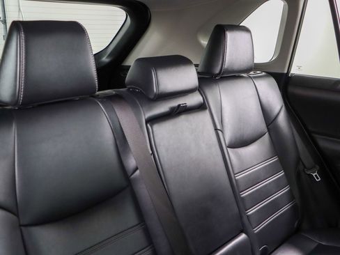 Used 2021 Toyota RAV4 XLE Premium image 28