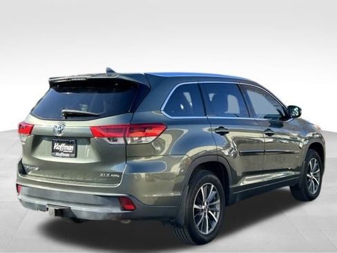 Used 2017 Toyota Highlander XLE image 7