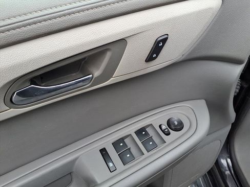 Used 2017 Chevrolet Traverse LT image 19