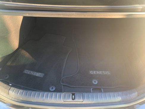 Used 2023 Genesis G70 2.0T image 37