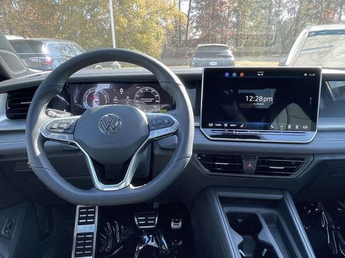 New 2026 Volkswagen Tiguan SE R-Line AWD/4WD image 14