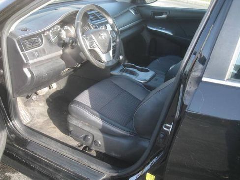 Used 2014 Toyota Camry SE FWD image 13