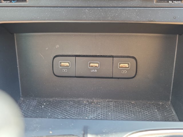 Used 2024 Kia Carnival LX FWD image 25