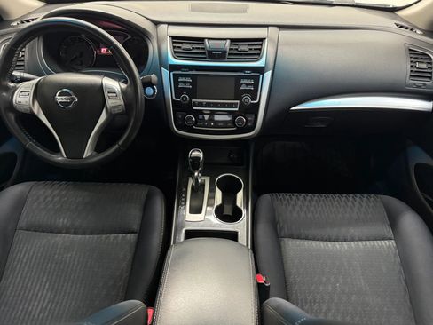 Used 2018 Nissan Altima 2.5 SV FWD image 2