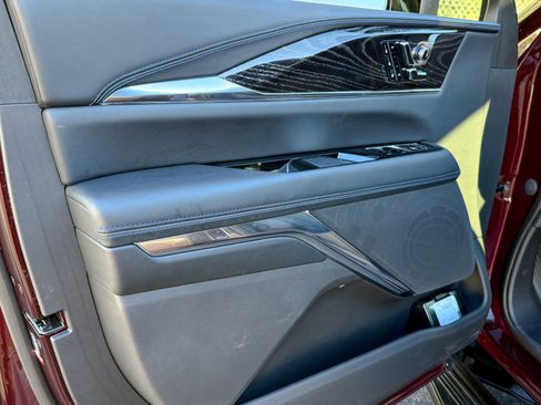 New 2025 Cadillac Escalade IQ Sport 1 w/ LPO, ONYX Package AWD/4WD image 15