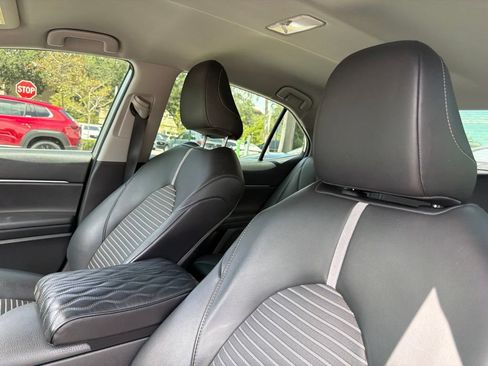 Used 2020 Toyota Camry SE FWD image 18