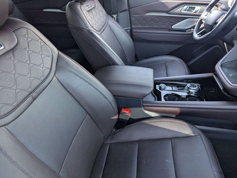 Used 2025 Ford Explorer Platinum w/ LUX Leather Package image 11