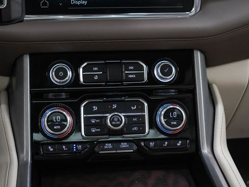 Used 2023 GMC Yukon Denali AWD/4WD image 22