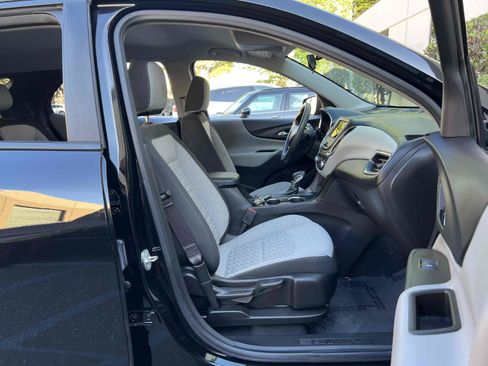 Used 2023 Chevrolet Equinox LS FWD image 32