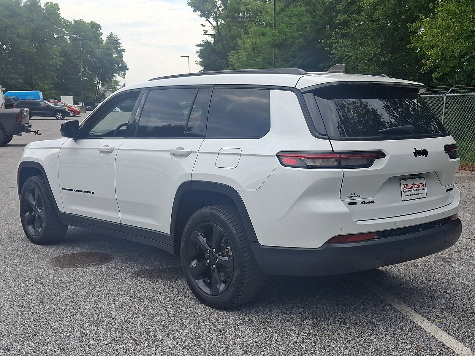 Used 2023 Jeep Grand Cherokee L Limited w/ Black Appearance Package AWD/4WD image 5