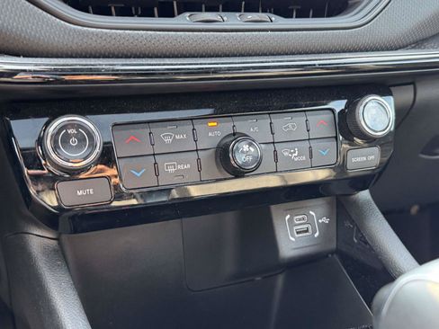 Used 2025 Jeep Compass Limited w/ Sun & Sound Group AWD/4WD image 29