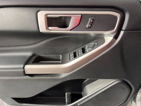 Used 2023 Ford Explorer XLT image 27