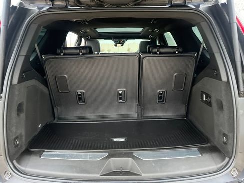 Used 2022 Cadillac Escalade Premium Luxury image 35